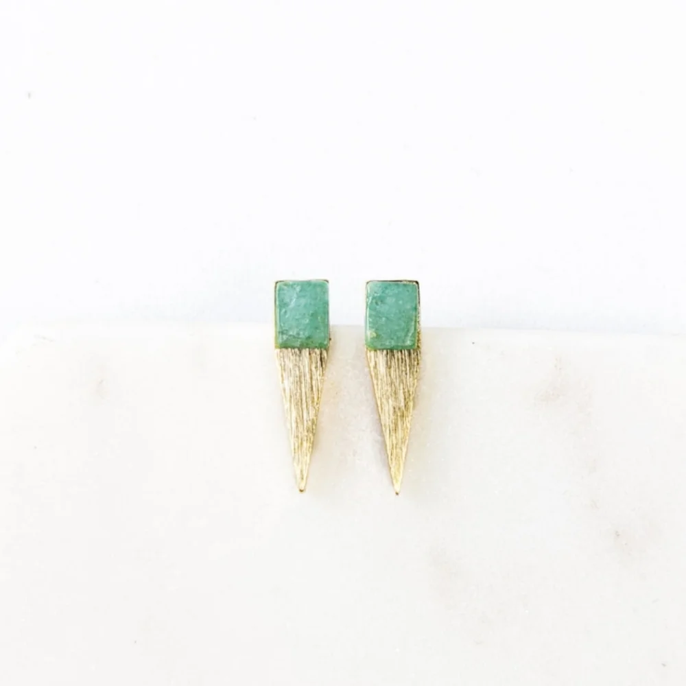 🦋LAST🦋 NWT Lovoda Jade and Brushed Gold Point Studs